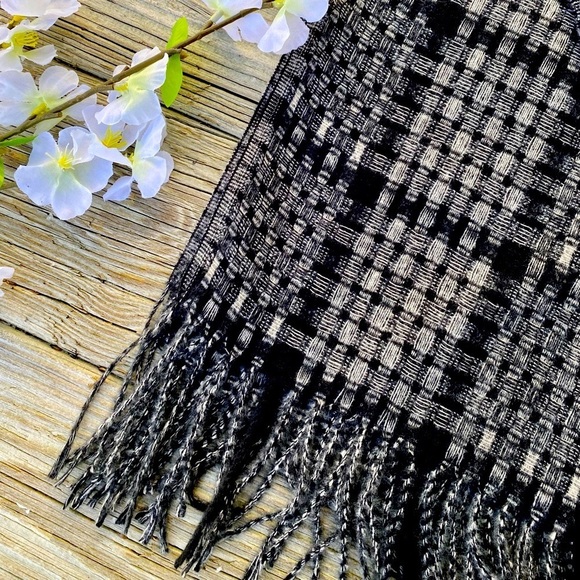 Stylish Warn Winter Scarf - Picture 3 of 7